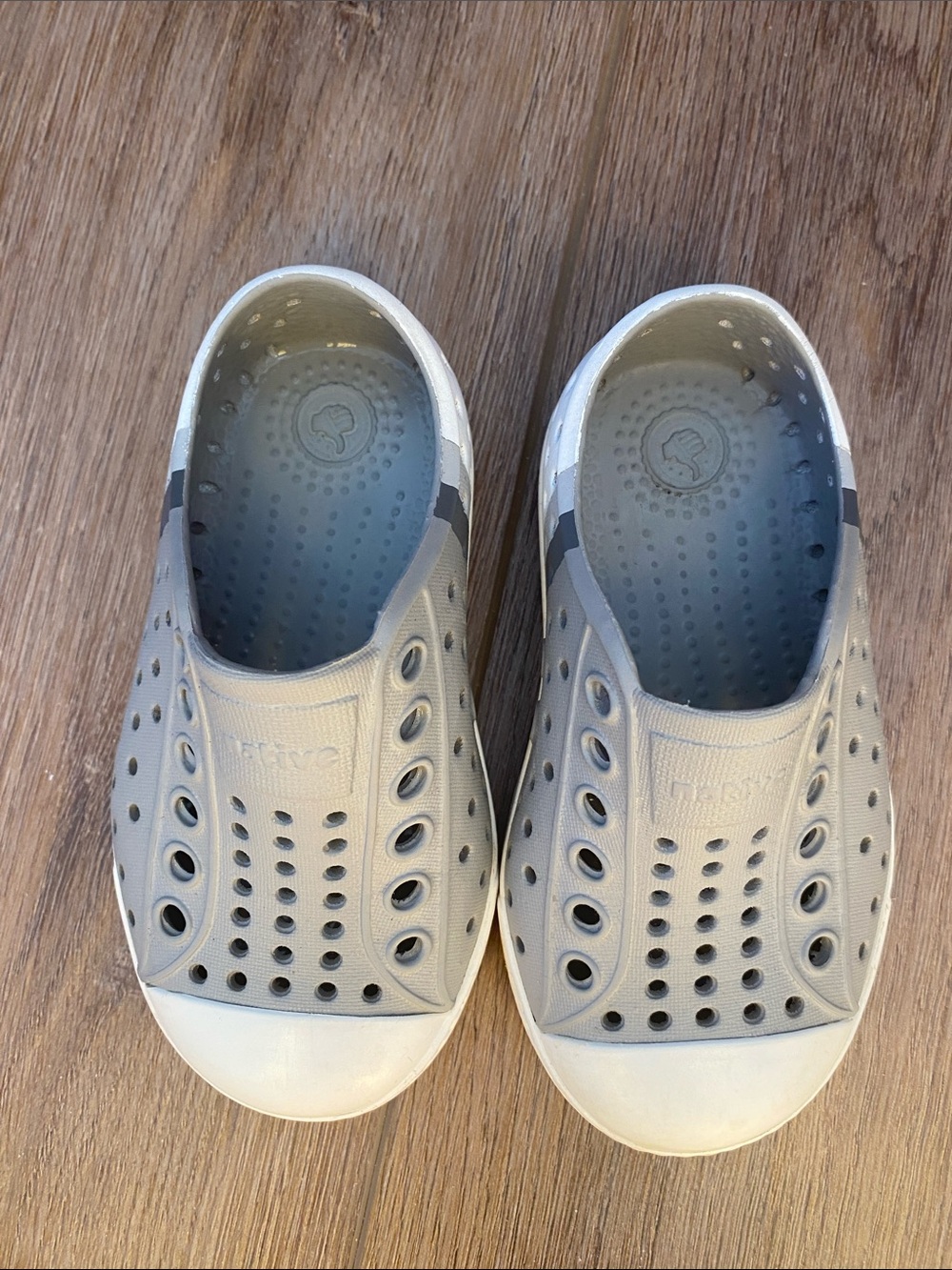 Native Kids Water Shoes in Light Grey and white